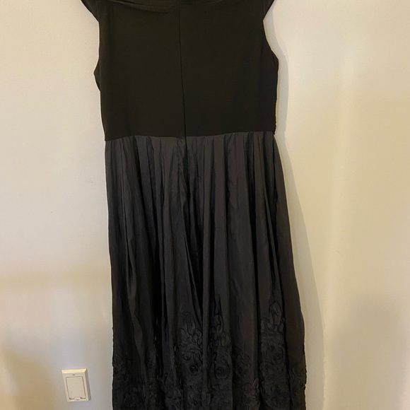 Elegant evening dress - Picture 3 of 5